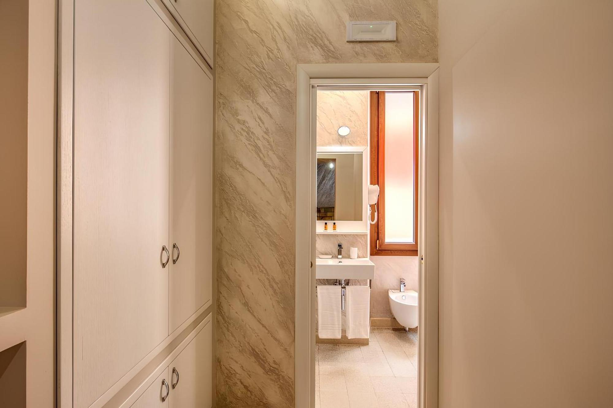 Colosseo Accomodation Room Guest House Rome Extérieur photo